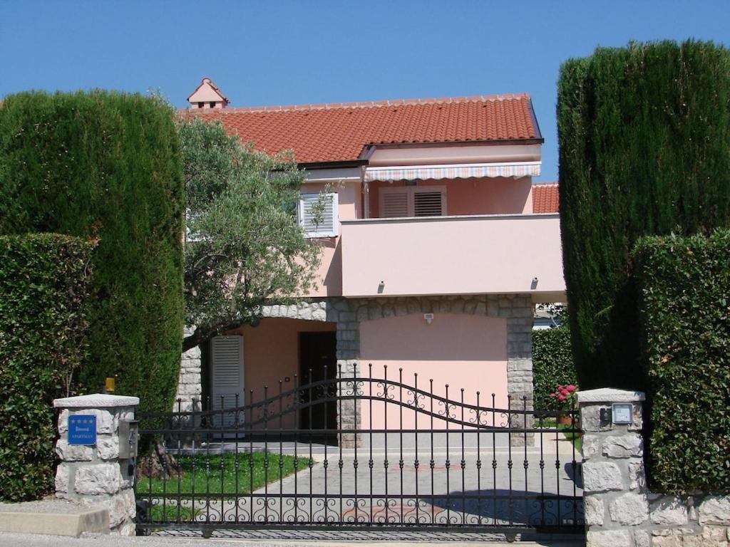 Premium Apartment Near Center And Beach With Parking Krk Town Eksteriør billede