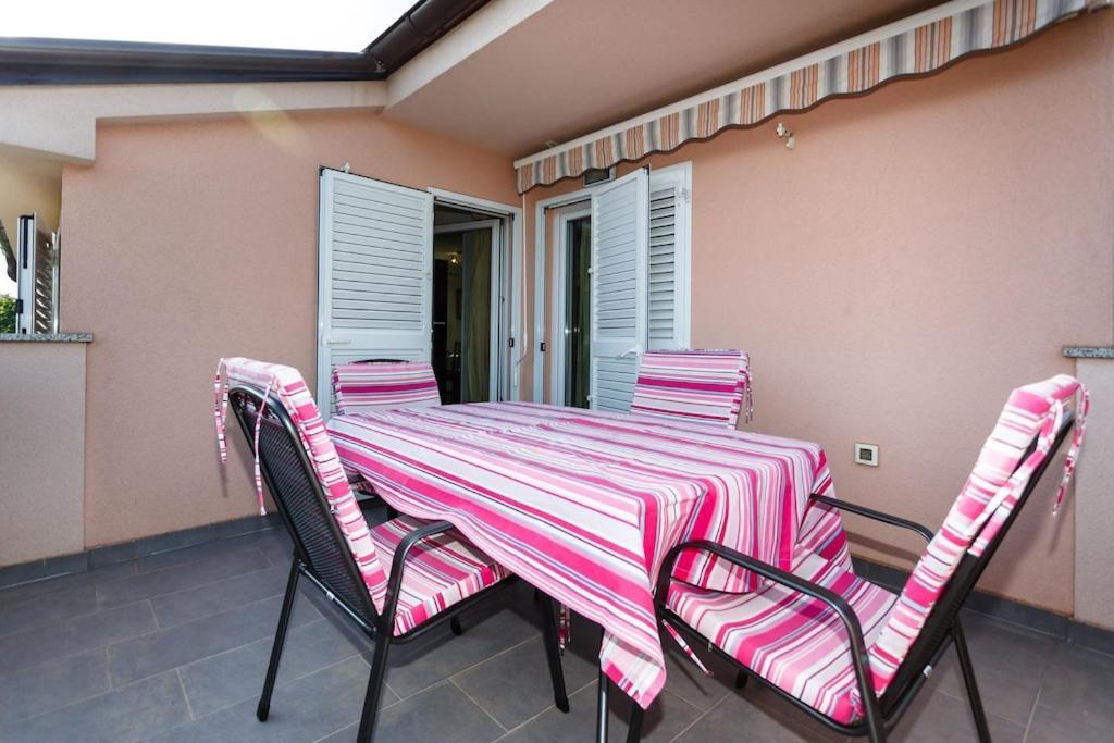 Premium Apartment Near Center And Beach With Parking Krk Town Eksteriør billede